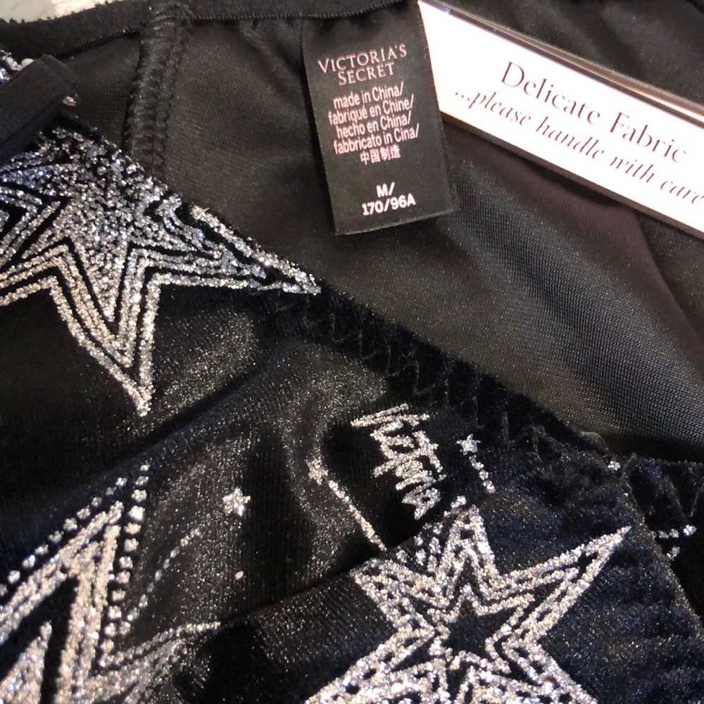 NWT🎁🎄Victoria’s Secret Velvet Black Robe - Picture 8 of 8